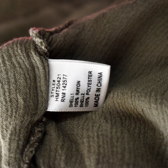 Haute Monde Cold Shoulder Top - Picture 3 of 4